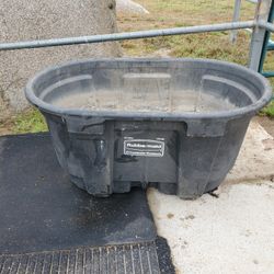 Rubbermaid 100 Gallon Stock Tank