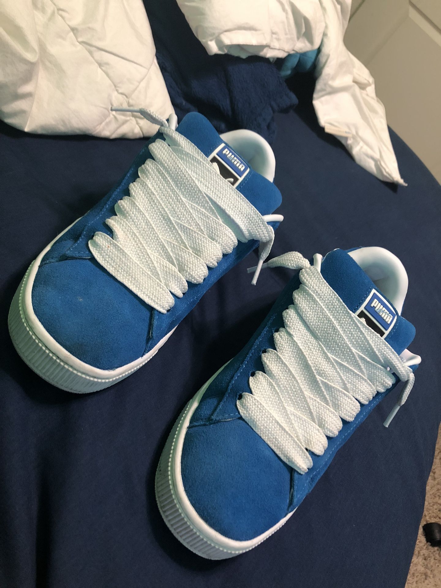 BLUE PUMAS SIZE 11