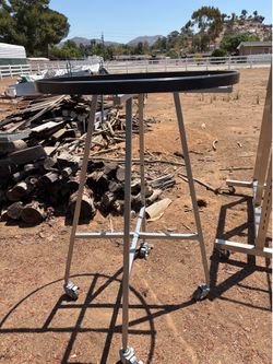Commercial Circular Clothes Rack. —3’
