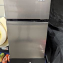 Mini Fridge W/ freezer 