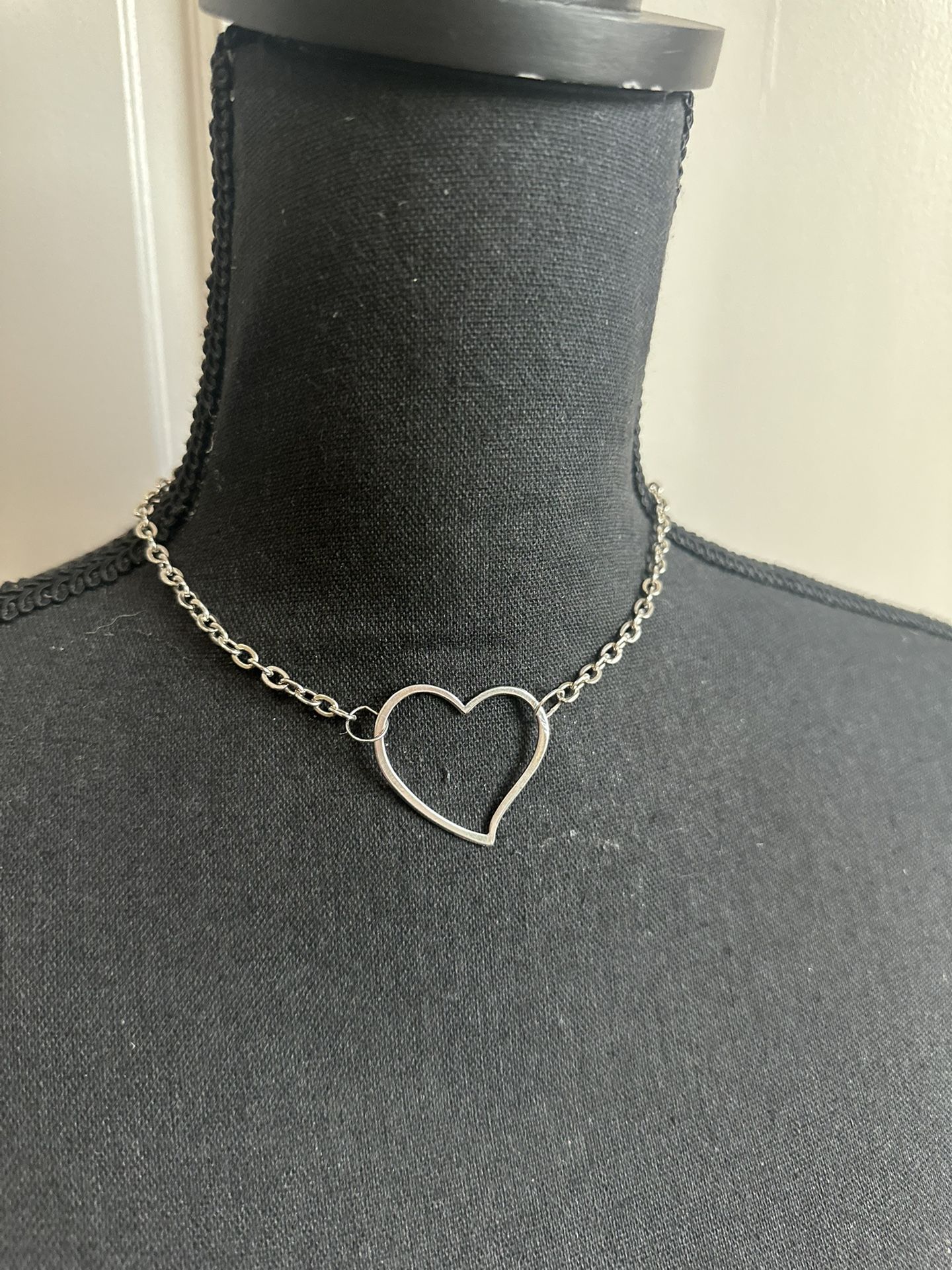 Silver heart choker necklace 