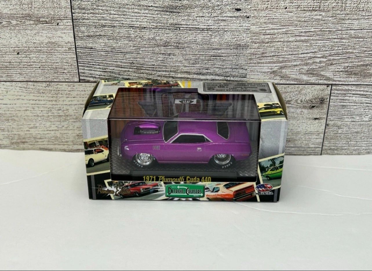 M2 Machines Detroit Cruisers Pink ‘1971 Plymouth Cuda 440 • Die Cast Metal • Made in China Scale 1:64