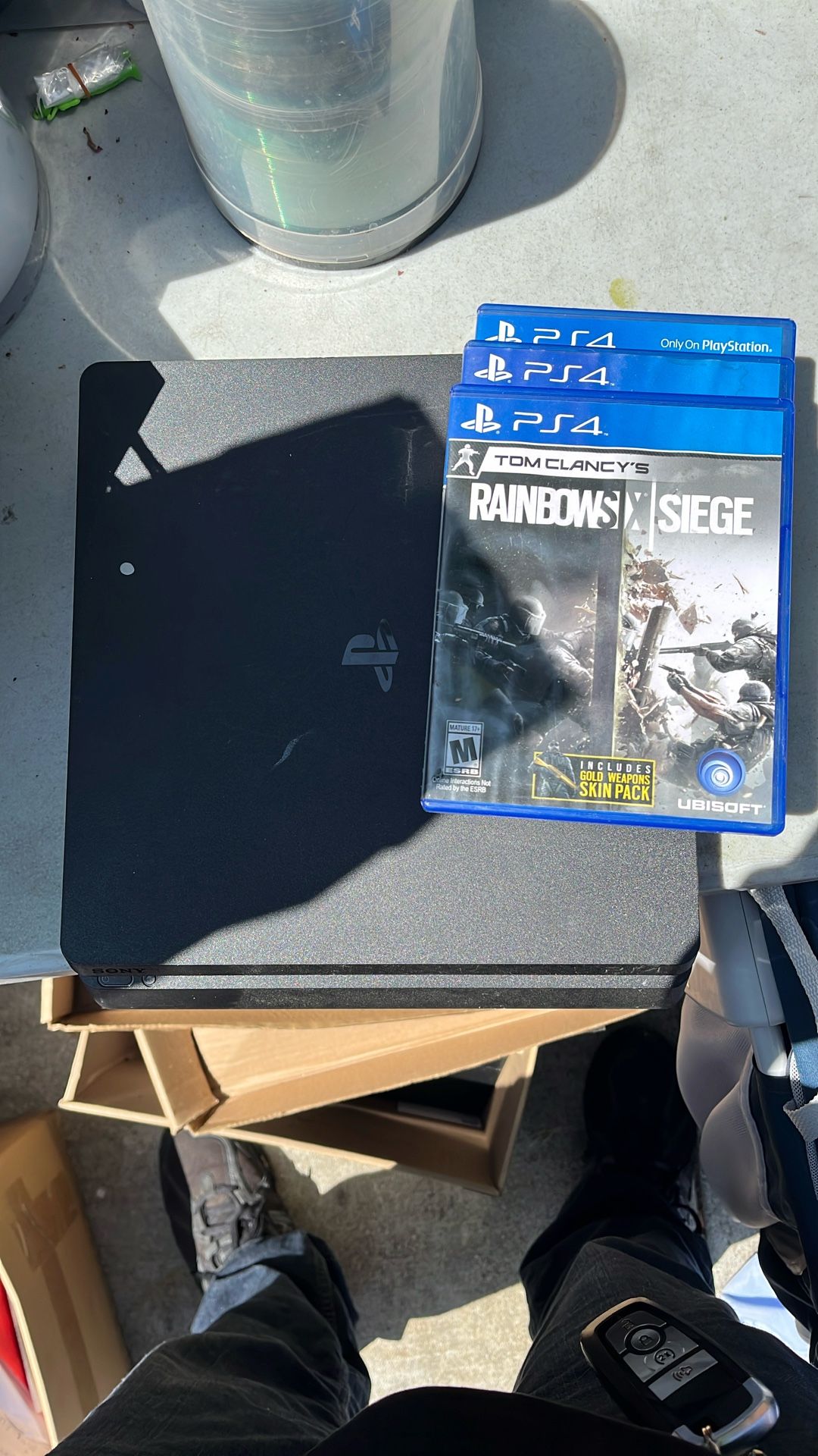 PS4 Slim 1 Controller & 3 Games