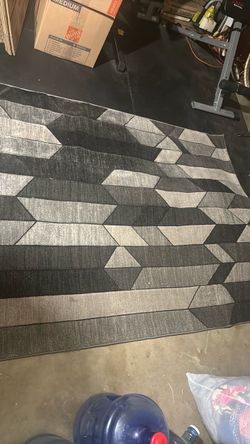 Grey pattern rug