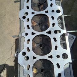 Honda VTech Rebuild Cylinder Head 1.7 