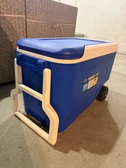 Cooler with wheels