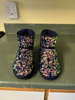 WOMEN’S SIZE 7 UGG W CLASSIC MINI STELLAR SEQUIN NEW WITHOUT BOX