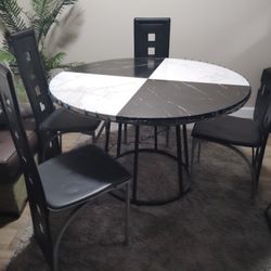 Dinning Table With 4 Chairs 