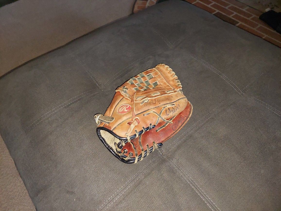 Rawlings Baseball Glove