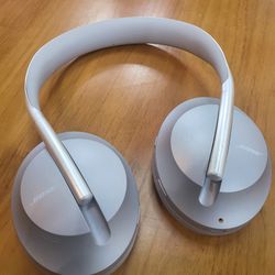 New Bose Headphones No Box  New 