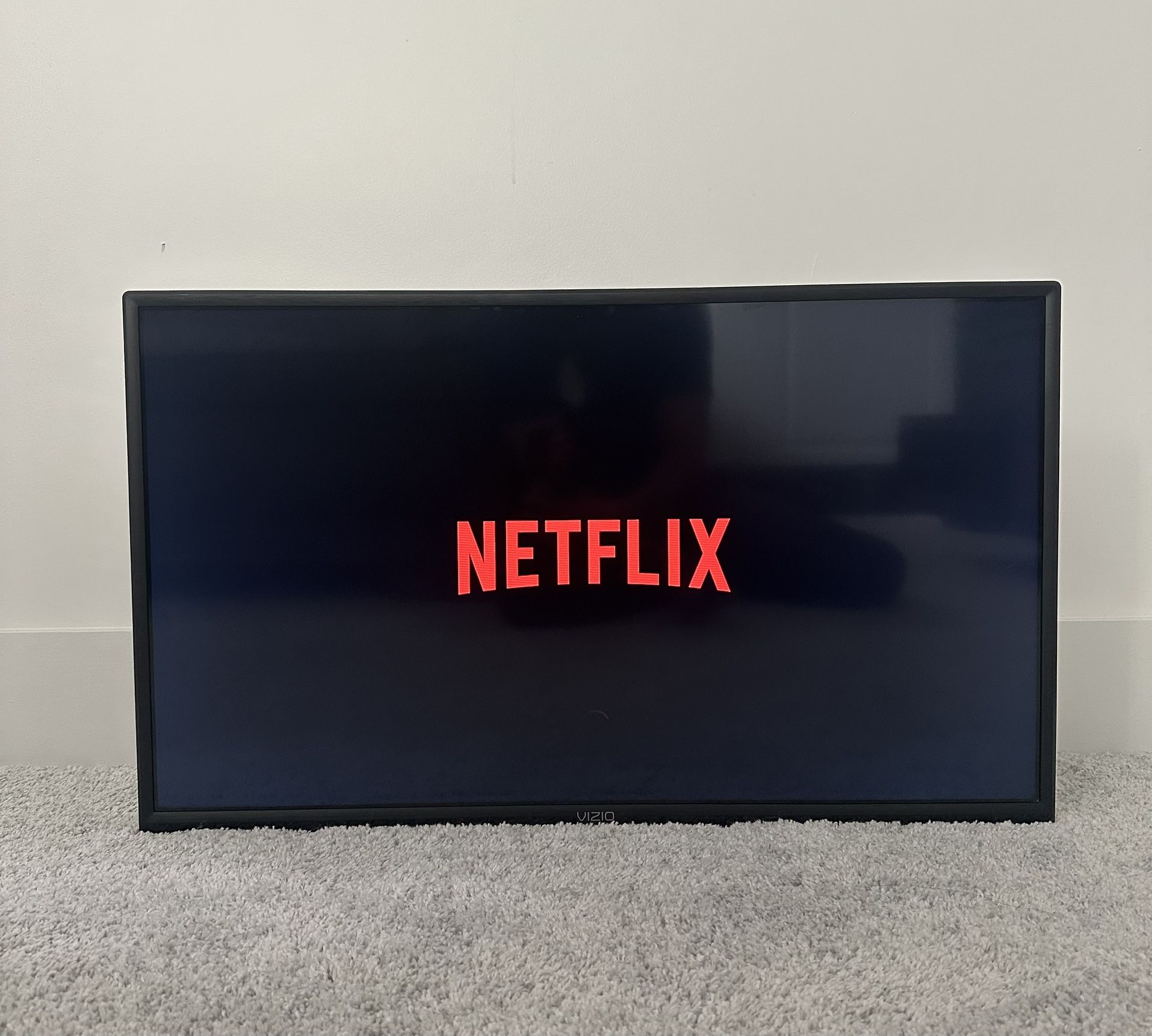 32 Inch Vizo TV with Wall Mount