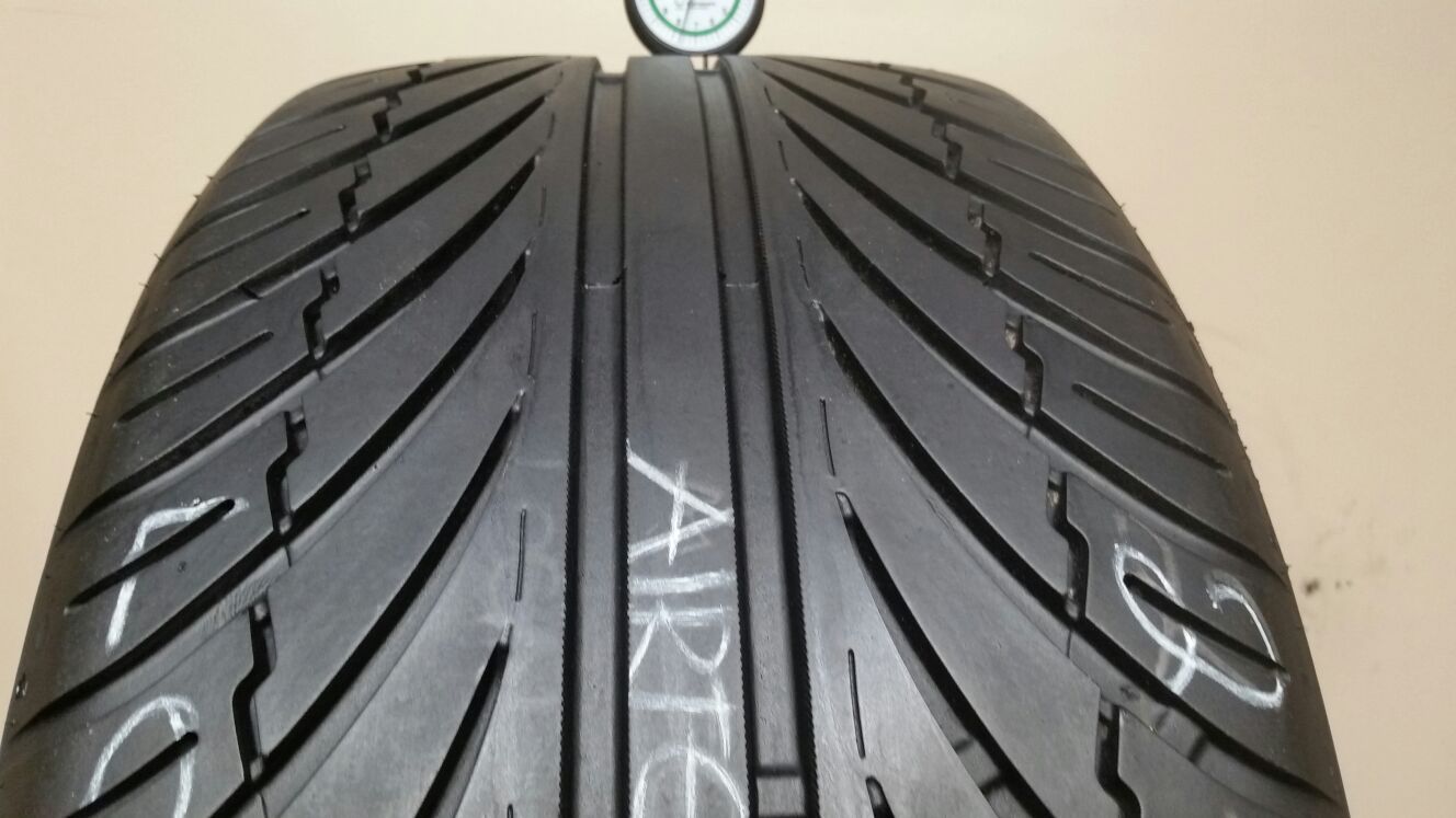 1 Tire 275 40 20 lexani lx seven no repairs high tread