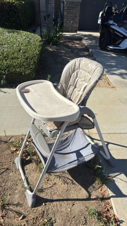 Baby feeding chair