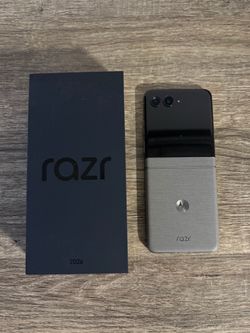 Motorola Razr 2026 5G XT2657-3 256gb UNLOCKED