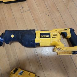 Dewalt 36-Volt DC305 Reciprocating Saw & DC9000 Charger