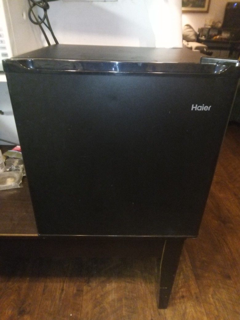 Haier 1.7 Cubic Square Foot Mini Fridge