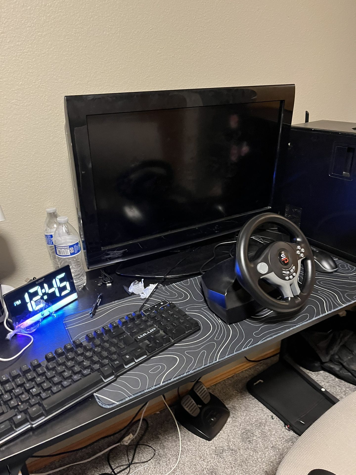 Pc, Monitor 60Hz, With A Keyboard And Mouse , Gaming Wheel .Pc Has 12gb Of DDR 3 And Has A Video card 1650 Gtx Of Edition and No Name Motherboard Pcu