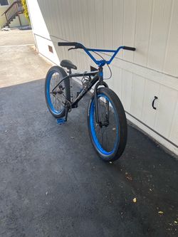 Throne 27.5 inch blue and black