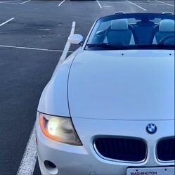 Alpine White BMW 2005 Z4 2.5L