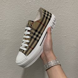 Burberry Checker 