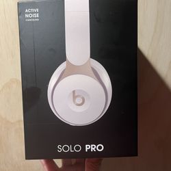 Beats Solo Pro 