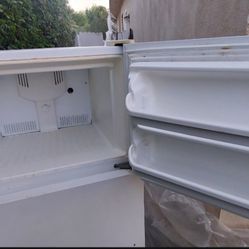 FREE DELIVERY APARTMENT FRIDGE $130 OBO