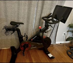 2021 Peloton Bike – Like New, Only 100 Rides - Tampa, FL