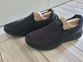 New Skechers GoWalk