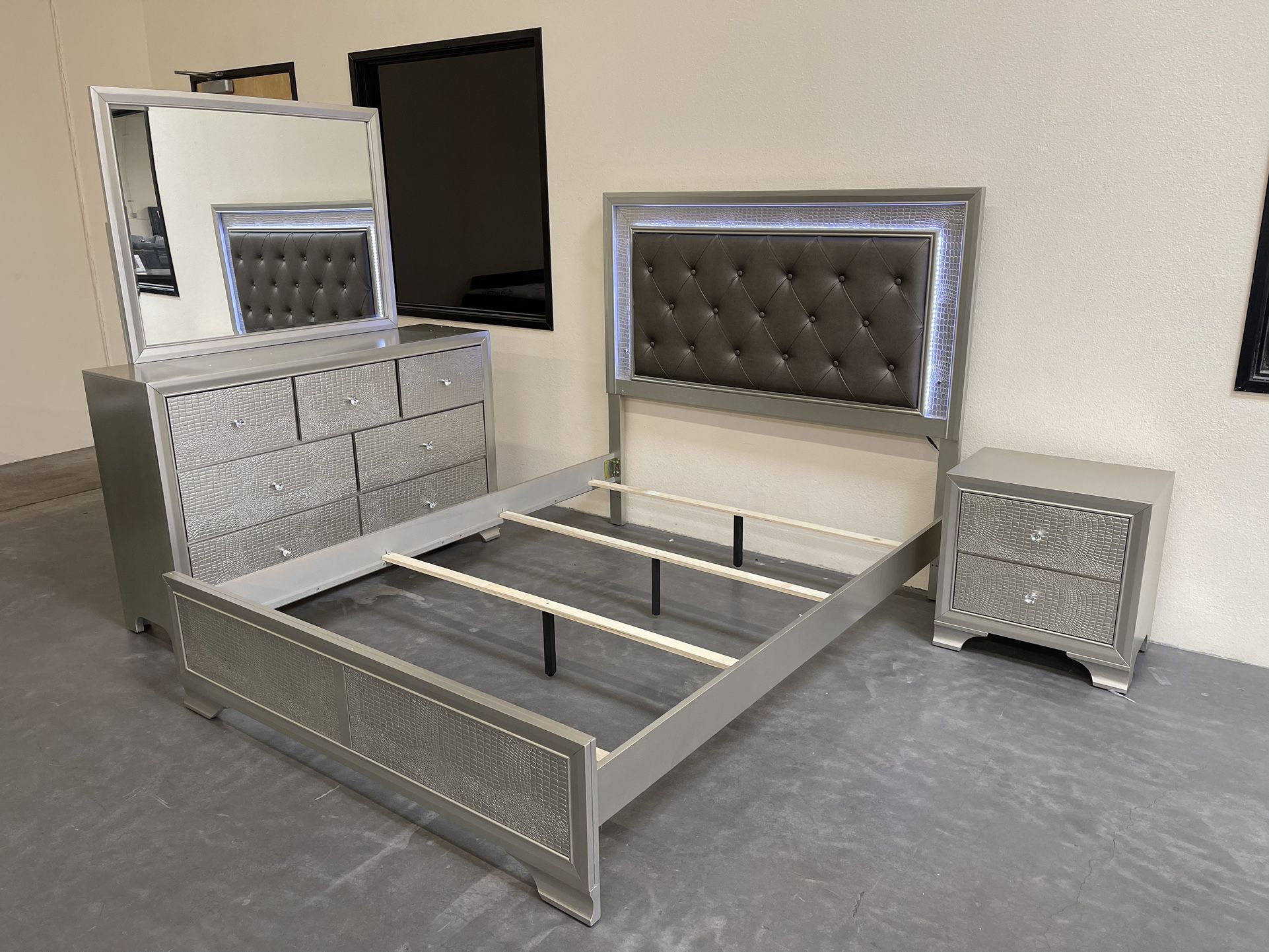 Queen Size Bedroom Set