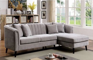 SECTIONAL LIGHT GRAY CHENILLE  (F6947) $699 DELIVER AVAILABLE
