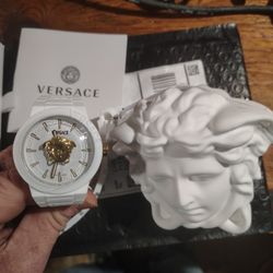Versace V-pop