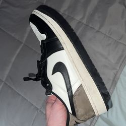 Jordan 1 Low Mocha
