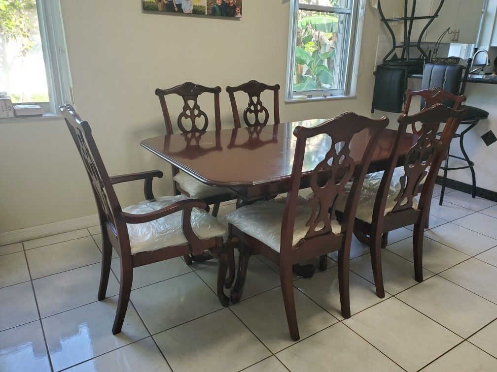 Dining Table & Chairs