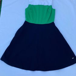 Vintage Tommy Hilfiger dress Womens size 2 , back zip, extra button , green blue & white. 97% cotton.19” from waist to b