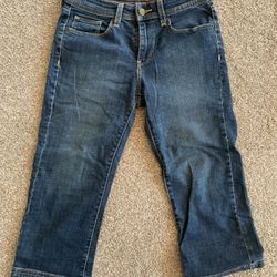 Like NEW Denizen By Levi’s Capri Pants (size 4)