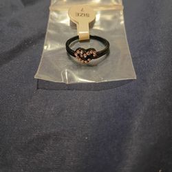 Size 7 black heart ring