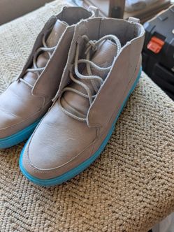 Tennis Shoes