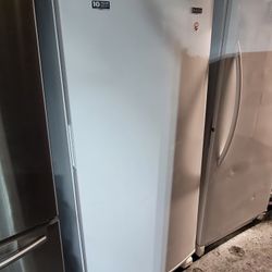 Maytag 18cu Ft White Upright Freezer Automatic Defrost Vertical Freezer 