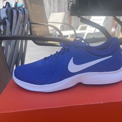 Mens Nike Revolution 4 11 