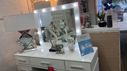 Vendo Vanity Makeup Totalmente Nuevo 