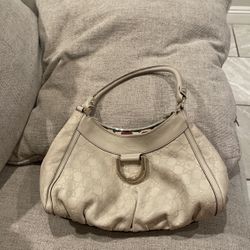 Medium Signature Abby D Ring Hobo