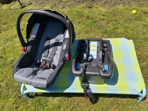Graco infant baby Car Seat with base