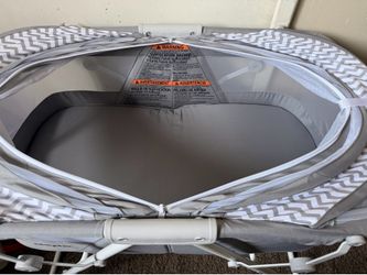 Dream on me baby bassinet Grey