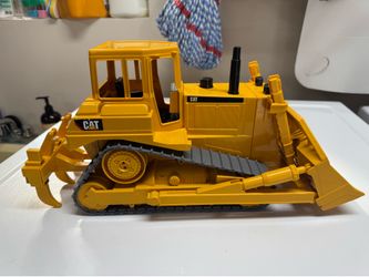 Cat toy truck