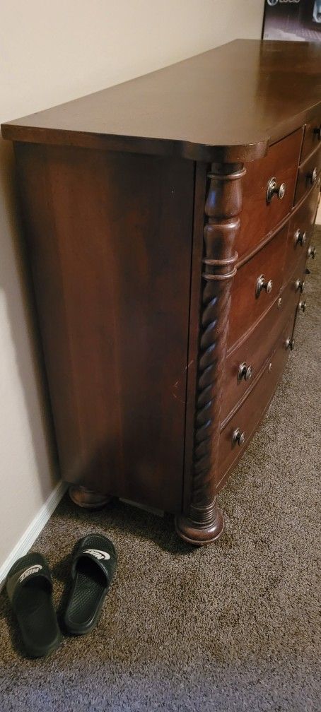 Dresser