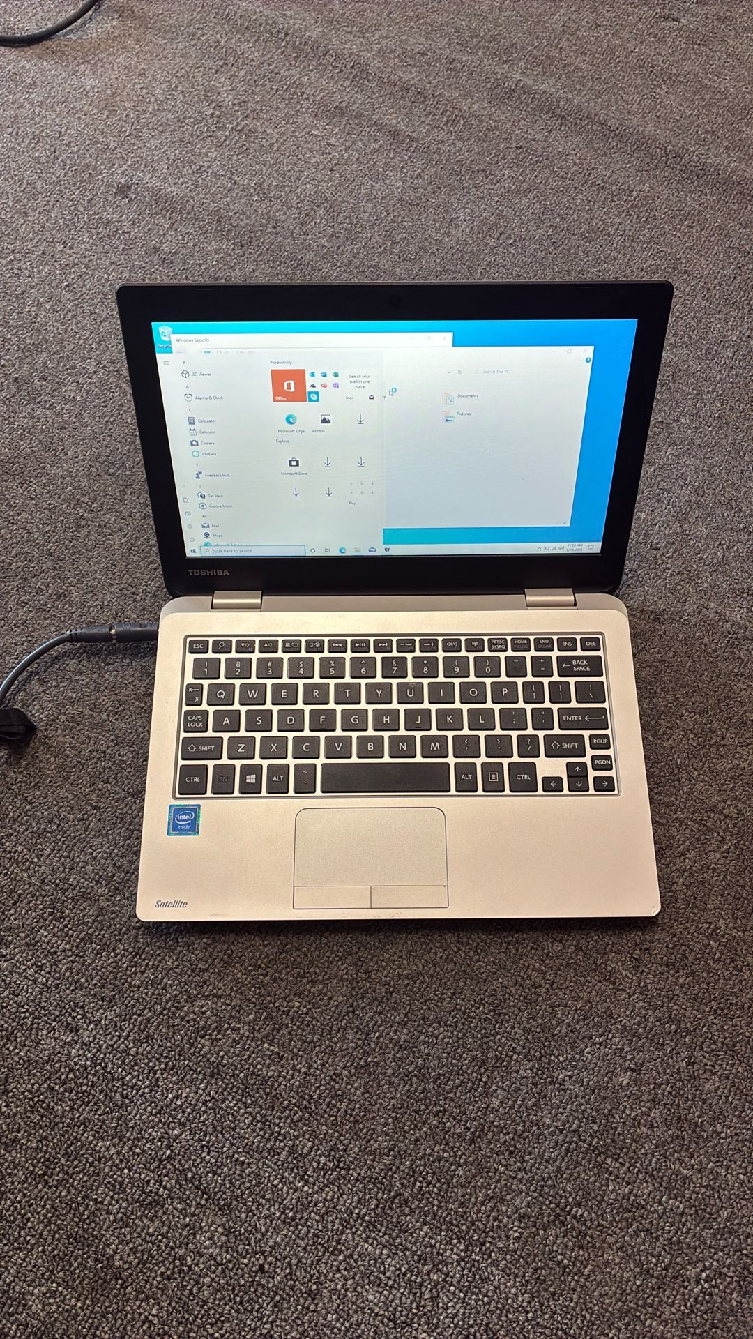 Toshiba Laptop Windows 10 Pro Works Good