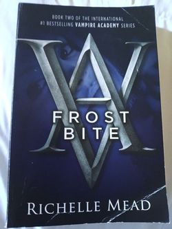 Frostbite by Richelle Mead Paperback