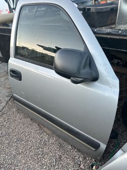 05 Tahoe passenger door Silverado suburban Yukon