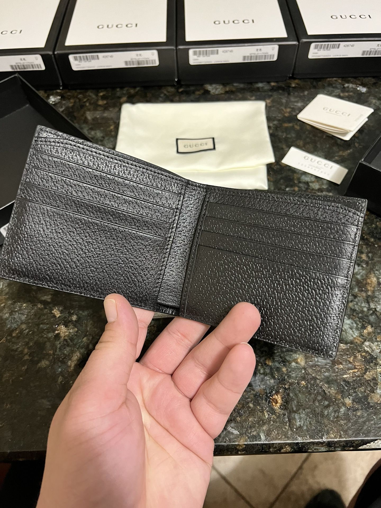 Michael Kors Wallet Men for Sale in Cohoes, NY - OfferUp