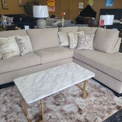 Ashley SECTIONAL WITH ACCENT PILLOWS
